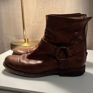 FRYE 5.5 Ankle Moto boot with buckle
